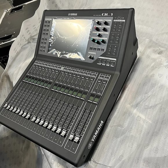 Yamaha QL1 (Contact me) - Picture 4 of 4